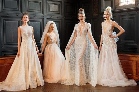 abiti da sposa walt disney versace|MODELLI SPOSA ATELIER VERSACE.